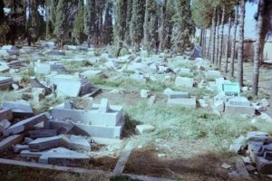گورستان بهاییان در شیراز – تخریب گورستان‌های بهائیان از جمله شیوه‌های اعمال فشار بر این اقلیت دینی در ایران است