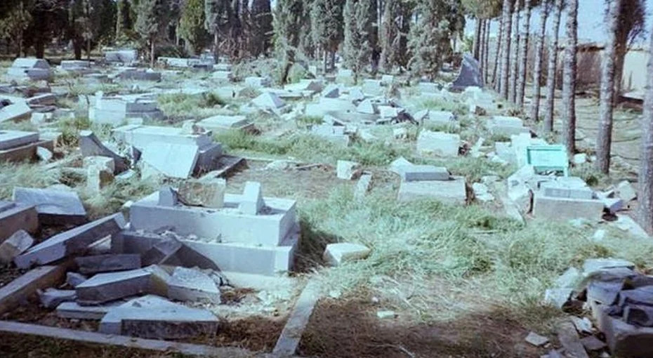  بهاییان ایران همواره در چهار دهه گذشته برای کفن و دفن اموات خود در گورستان‌های خود دچار مشکل بوده‌اند، اما در سال‌های اخیر آزار و اذیت‌ها افزایش یافته‌اند.